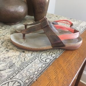 keen dauntless thong sandal